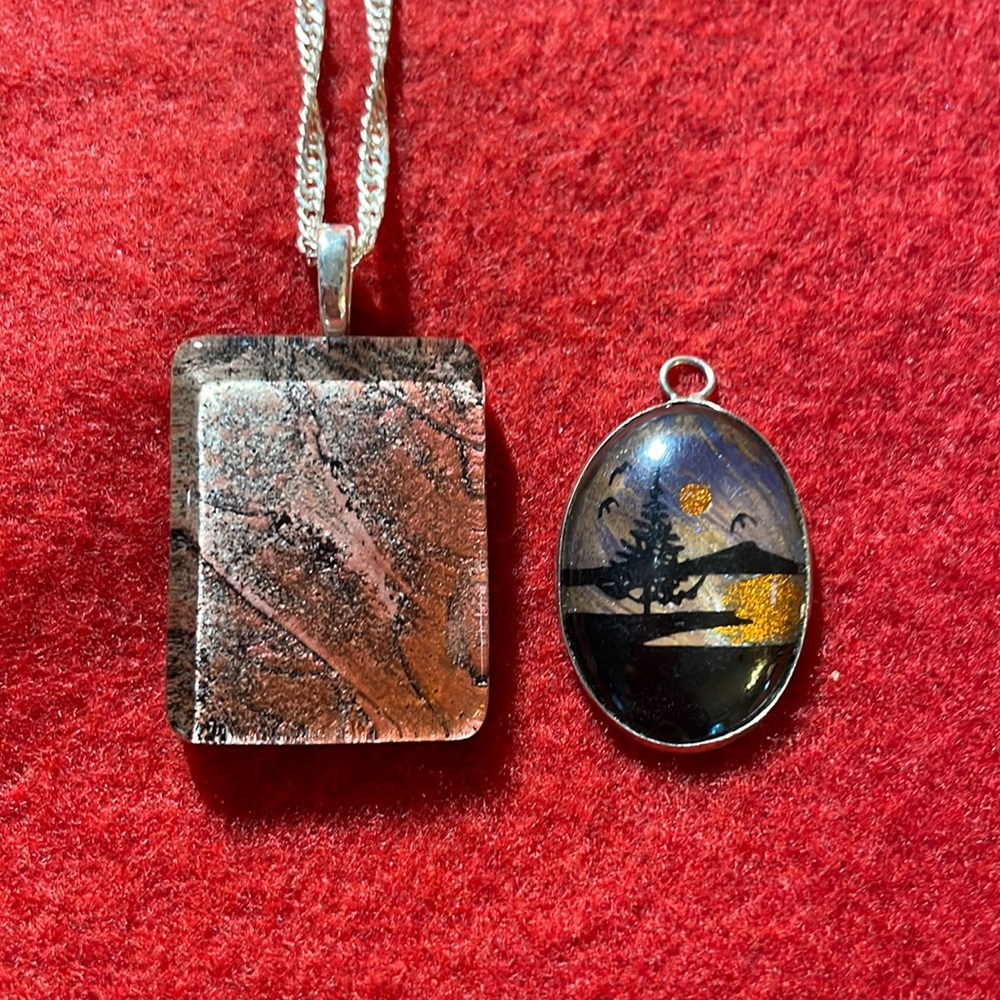 Lot of 2 necklaces & 1 pendant